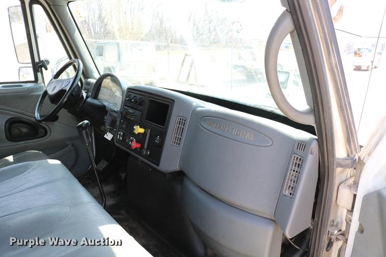 image for item DC7639 2007 International 7300 SFA digger derrick truck