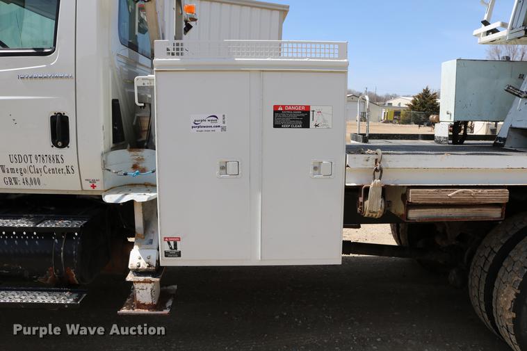 image for item DC7639 2007 International 7300 SFA digger derrick truck