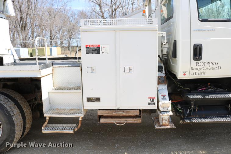 image for item DC7639 2007 International 7300 SFA digger derrick truck