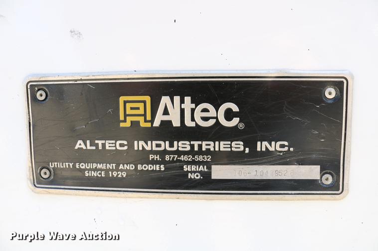 image for item DC7639 2007 International 7300 SFA digger derrick truck