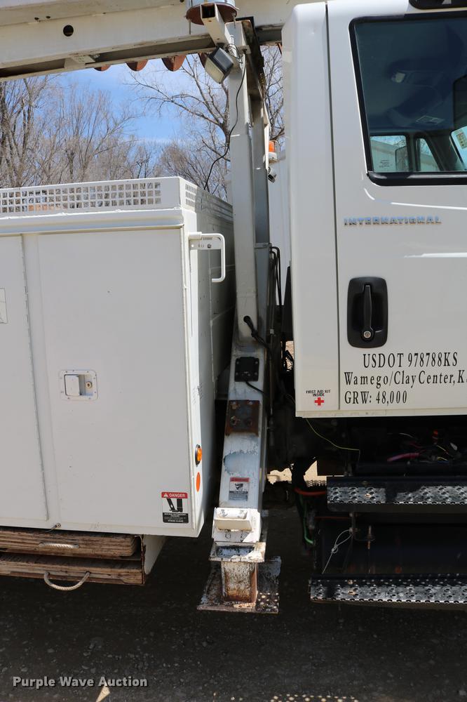 image for item DC7639 2007 International 7300 SFA digger derrick truck