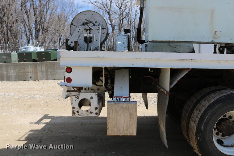 image for item DC7639 2007 International 7300 SFA digger derrick truck