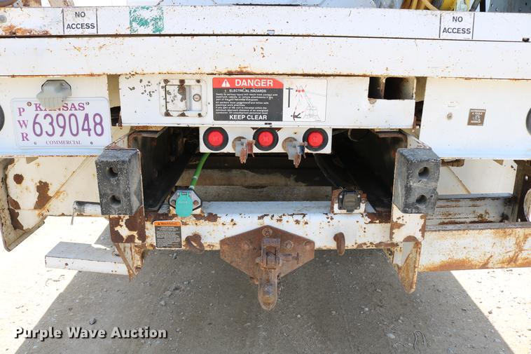 image for item DC7639 2007 International 7300 SFA digger derrick truck