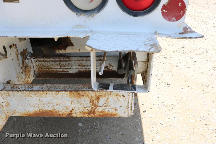 image for item DC7639 2007 International 7300 SFA digger derrick truck