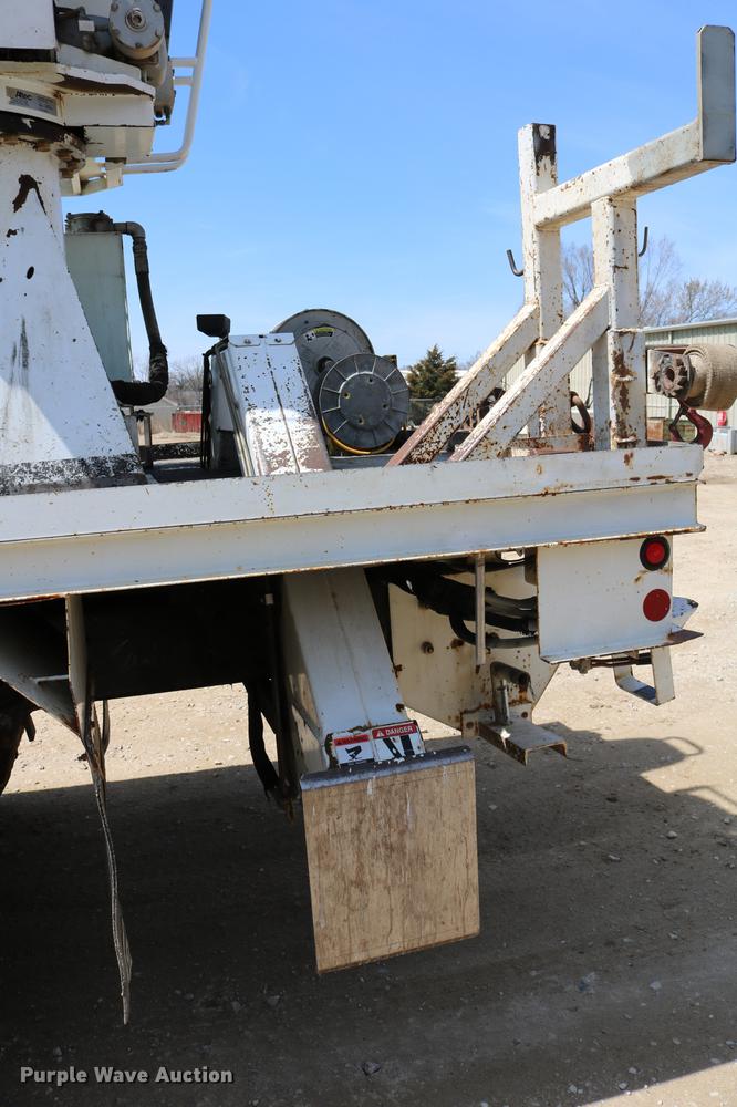 image for item DC7639 2007 International 7300 SFA digger derrick truck