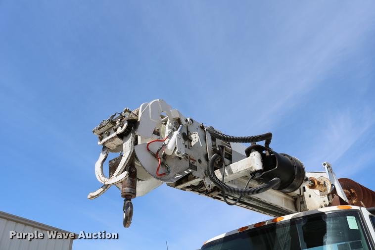 image for item DC7639 2007 International 7300 SFA digger derrick truck