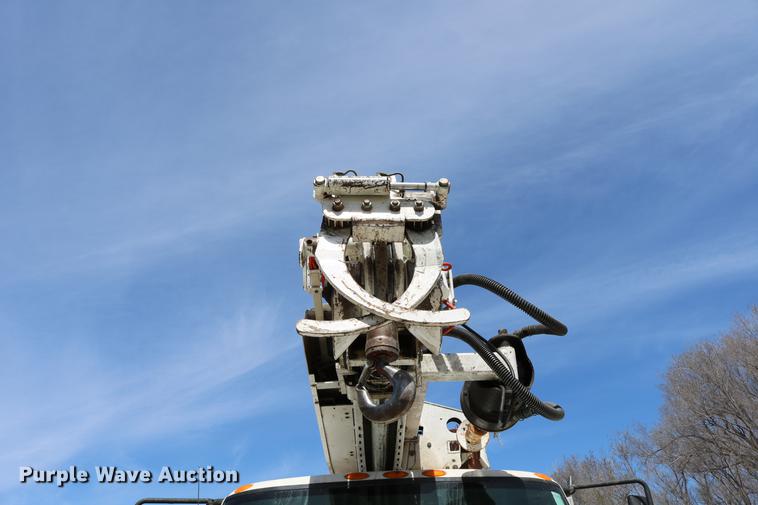 image for item DC7639 2007 International 7300 SFA digger derrick truck