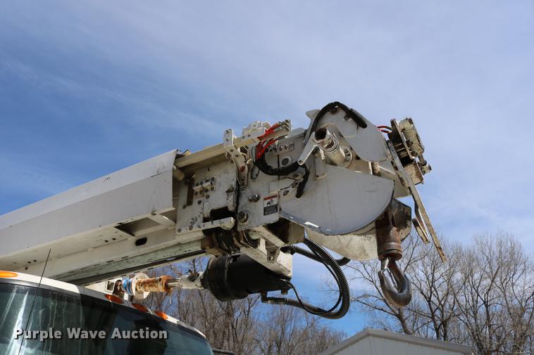 image for item DC7639 2007 International 7300 SFA digger derrick truck