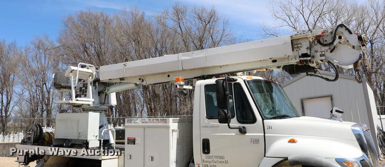 image for item DC7639 2007 International 7300 SFA digger derrick truck