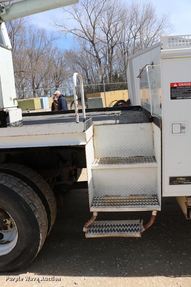 image for item DC7639 2007 International 7300 SFA digger derrick truck