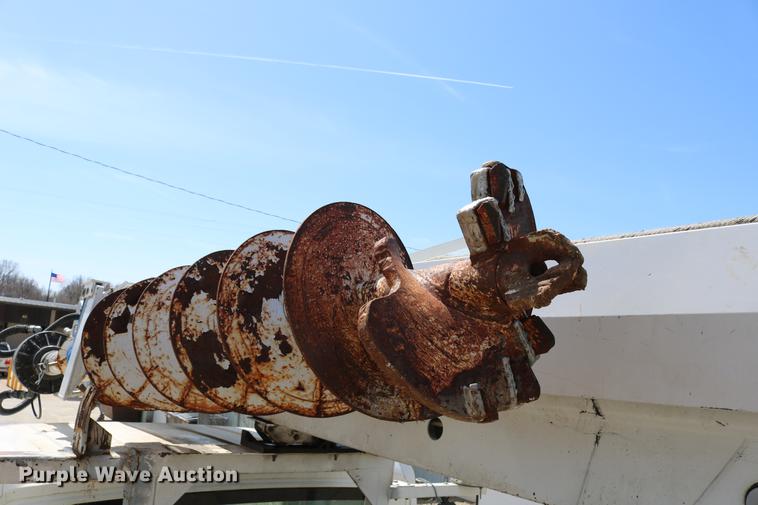 image for item DC7639 2007 International 7300 SFA digger derrick truck