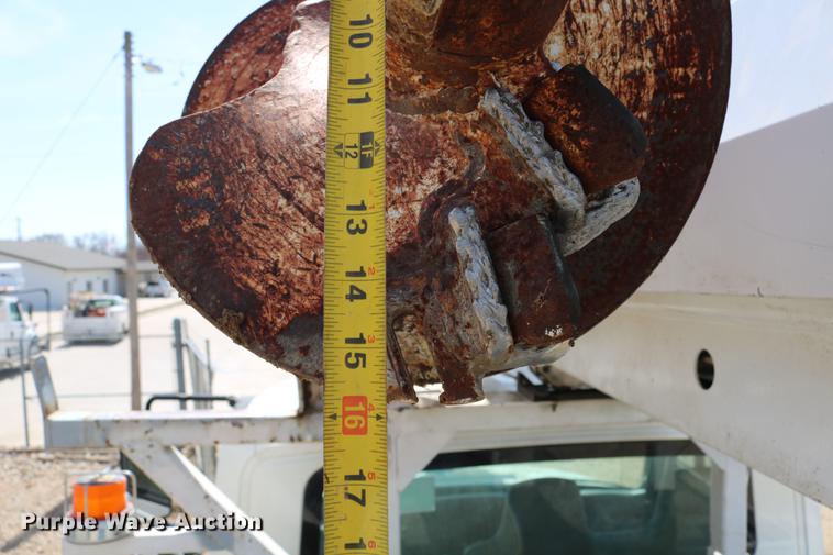 image for item DC7639 2007 International 7300 SFA digger derrick truck