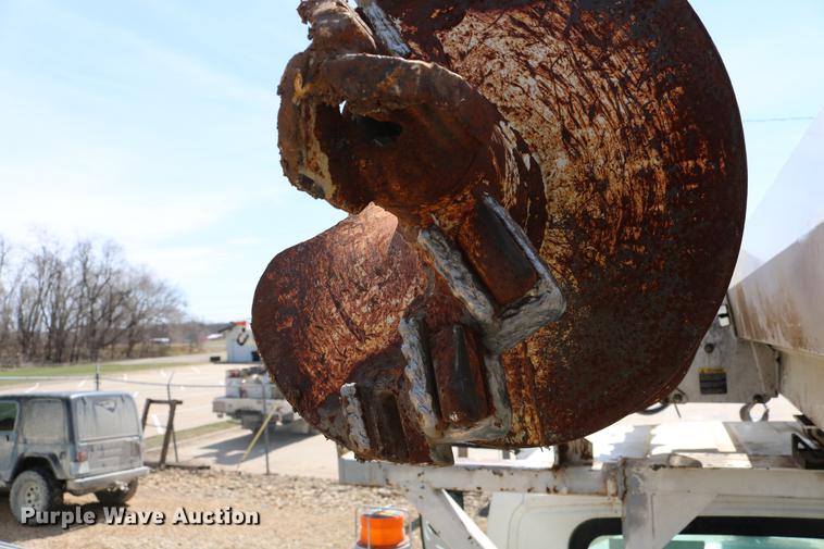 image for item DC7639 2007 International 7300 SFA digger derrick truck