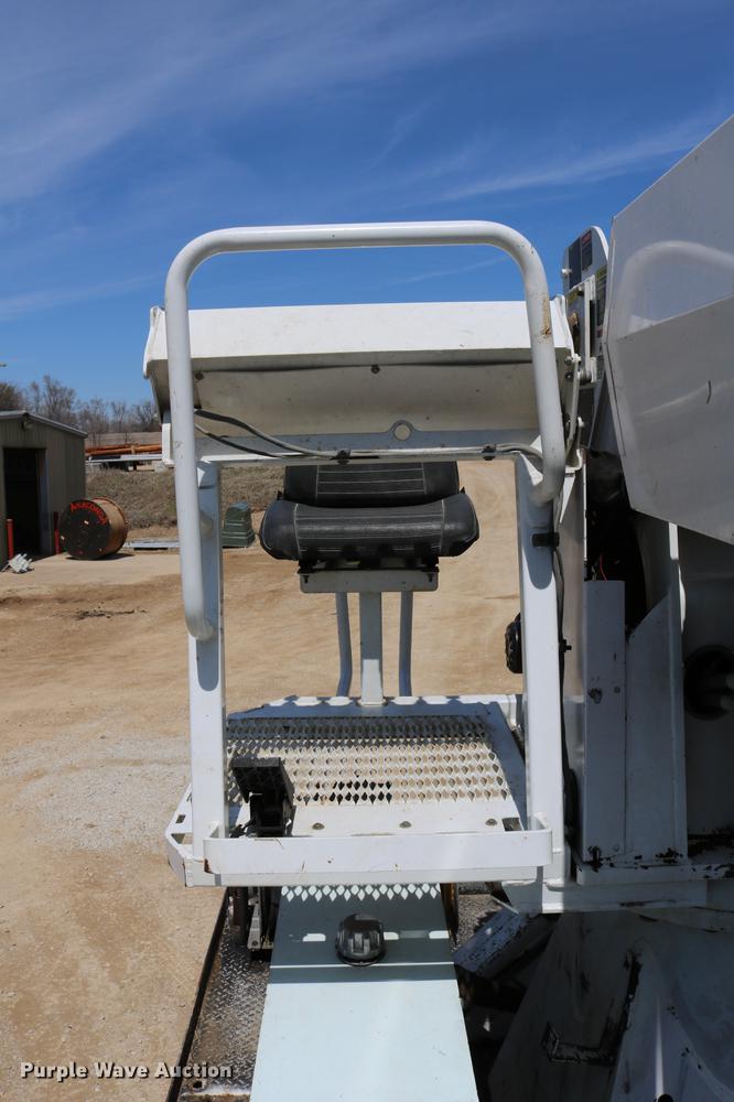 image for item DC7639 2007 International 7300 SFA digger derrick truck