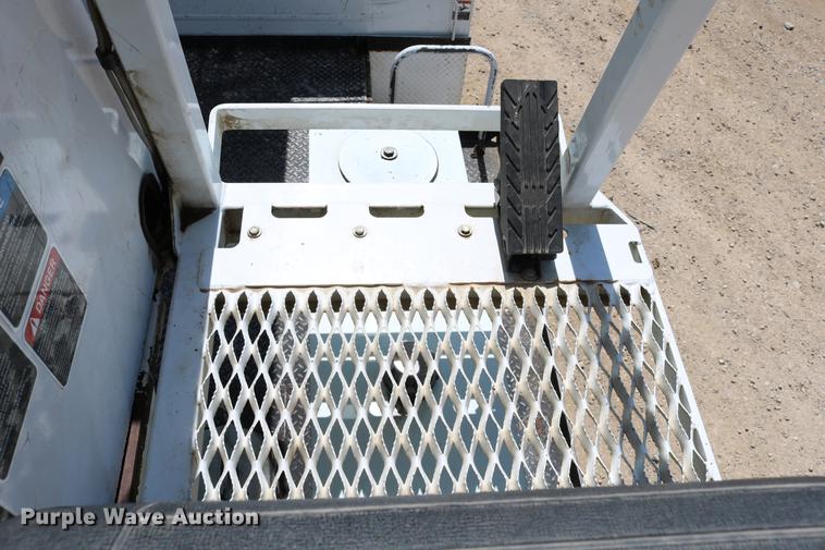 image for item DC7639 2007 International 7300 SFA digger derrick truck