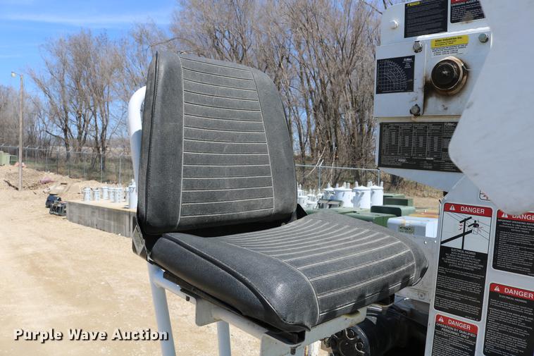 image for item DC7639 2007 International 7300 SFA digger derrick truck