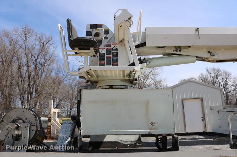 image for item DC7639 2007 International 7300 SFA digger derrick truck