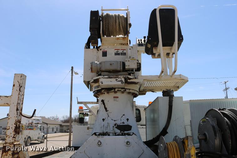 image for item DC7639 2007 International 7300 SFA digger derrick truck