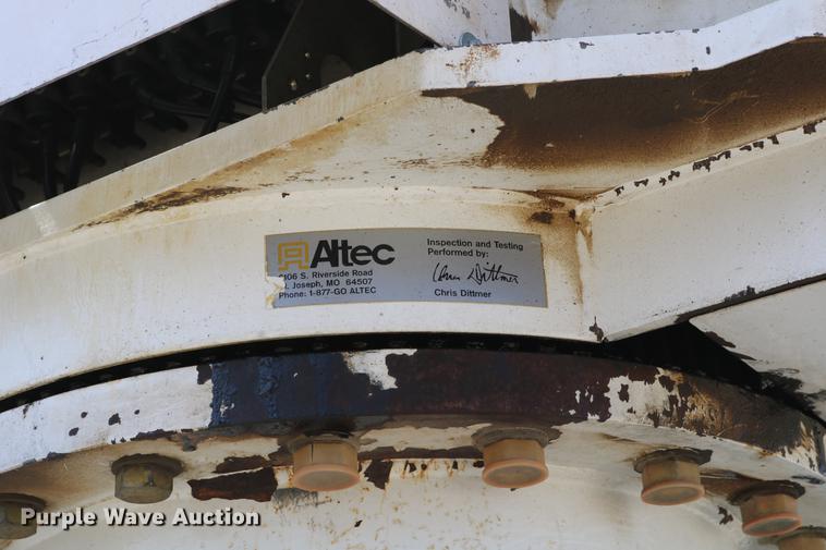 image for item DC7639 2007 International 7300 SFA digger derrick truck