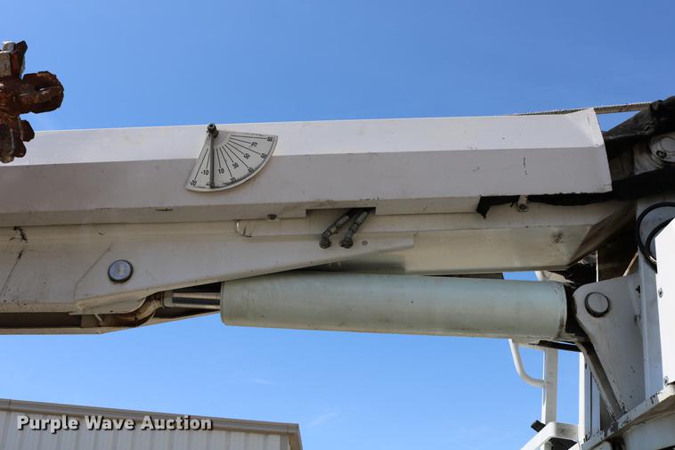 image for item DC7639 2007 International 7300 SFA digger derrick truck