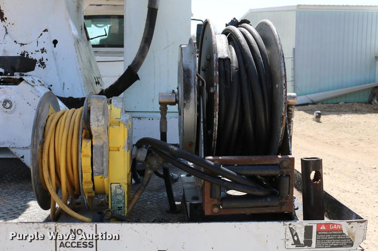 image for item DC7639 2007 International 7300 SFA digger derrick truck