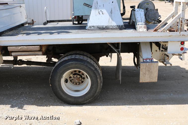 image for item DC7639 2007 International 7300 SFA digger derrick truck