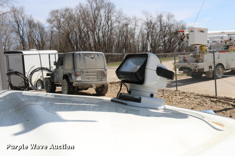 image for item DC7639 2007 International 7300 SFA digger derrick truck