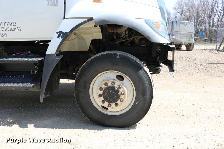 image for item DC7639 2007 International 7300 SFA digger derrick truck