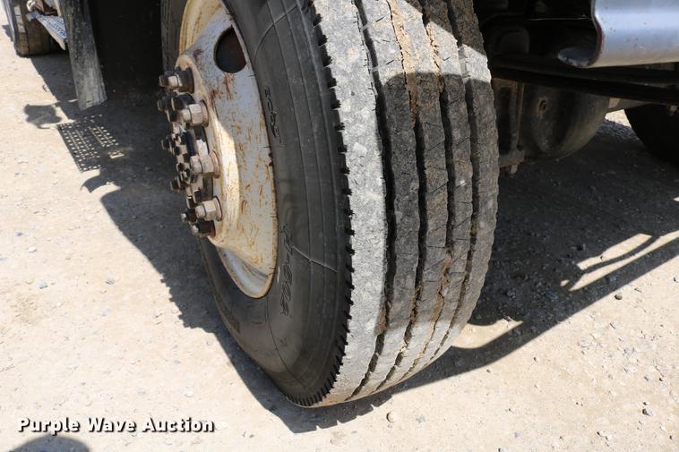 image for item DC7639 2007 International 7300 SFA digger derrick truck