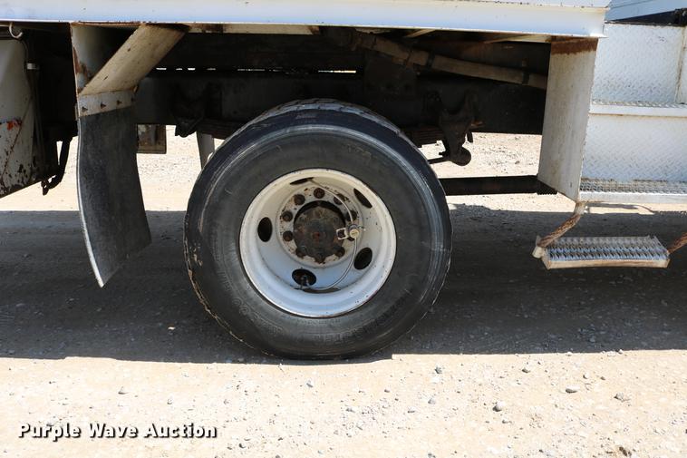 image for item DC7639 2007 International 7300 SFA digger derrick truck