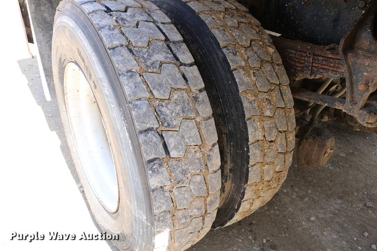 image for item DC7639 2007 International 7300 SFA digger derrick truck