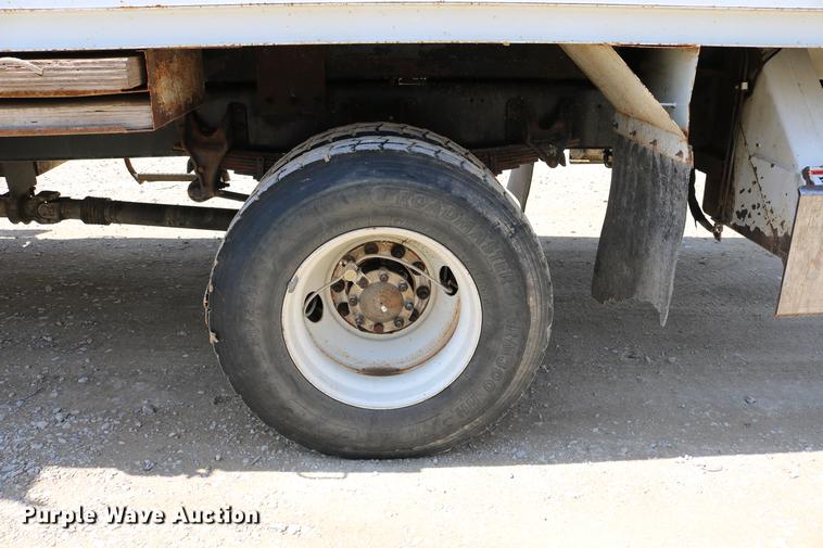 image for item DC7639 2007 International 7300 SFA digger derrick truck