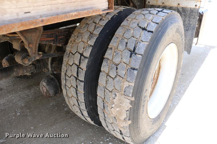 image for item DC7639 2007 International 7300 SFA digger derrick truck