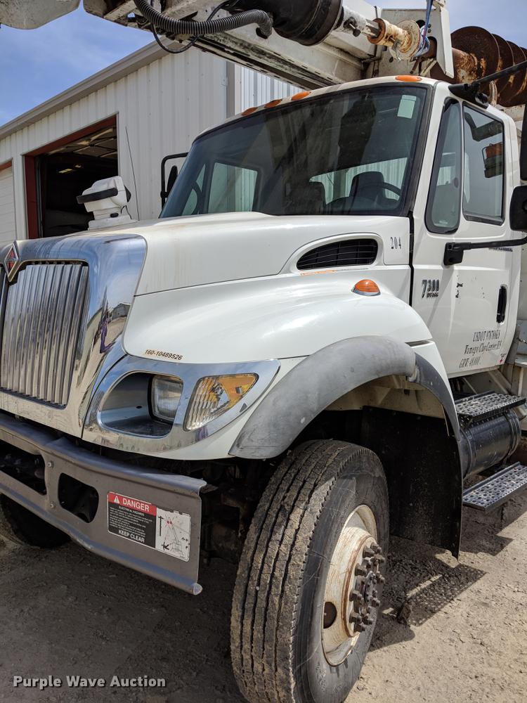 image for item DC7639 2007 International 7300 SFA digger derrick truck