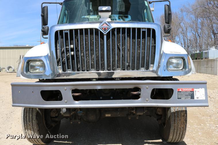 image for item DC7639 2007 International 7300 SFA digger derrick truck