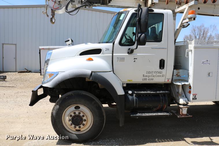 image for item DC7639 2007 International 7300 SFA digger derrick truck