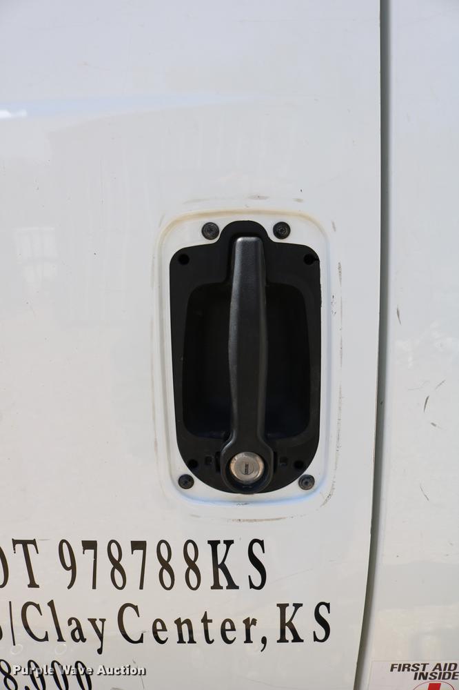 image for item DC7639 2007 International 7300 SFA digger derrick truck