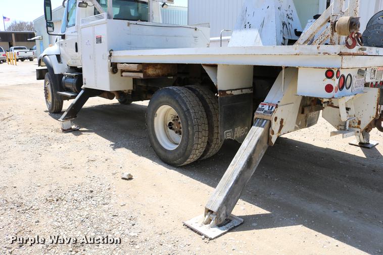 image for item DC7639 2007 International 7300 SFA digger derrick truck