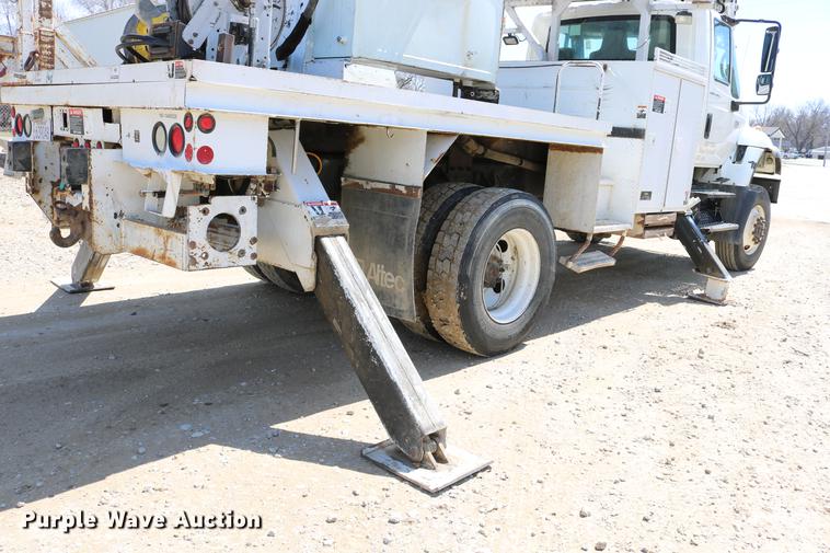 image for item DC7639 2007 International 7300 SFA digger derrick truck