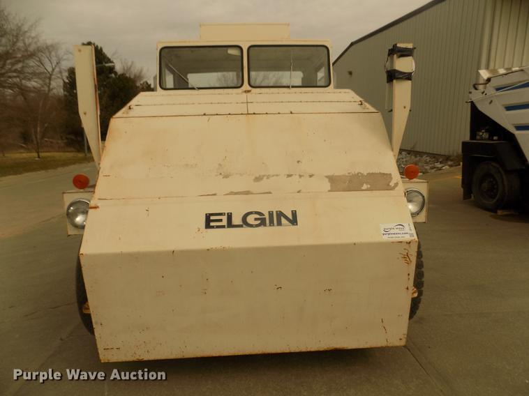 image for item DD2799 Elgin White Wing T street sweeper