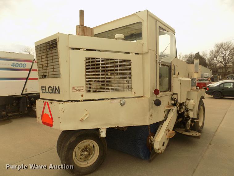 image for item DD2799 Elgin White Wing T street sweeper