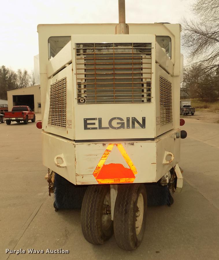 image for item DD2799 Elgin White Wing T street sweeper