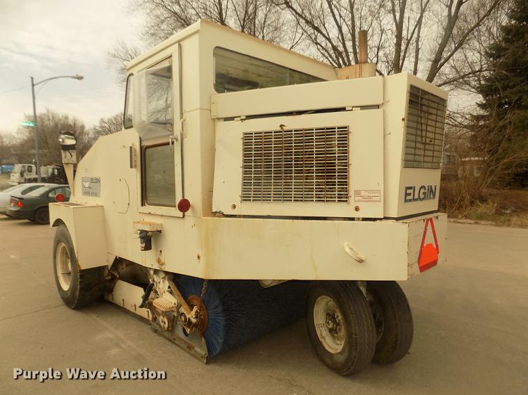 image for item DD2799 Elgin White Wing T street sweeper