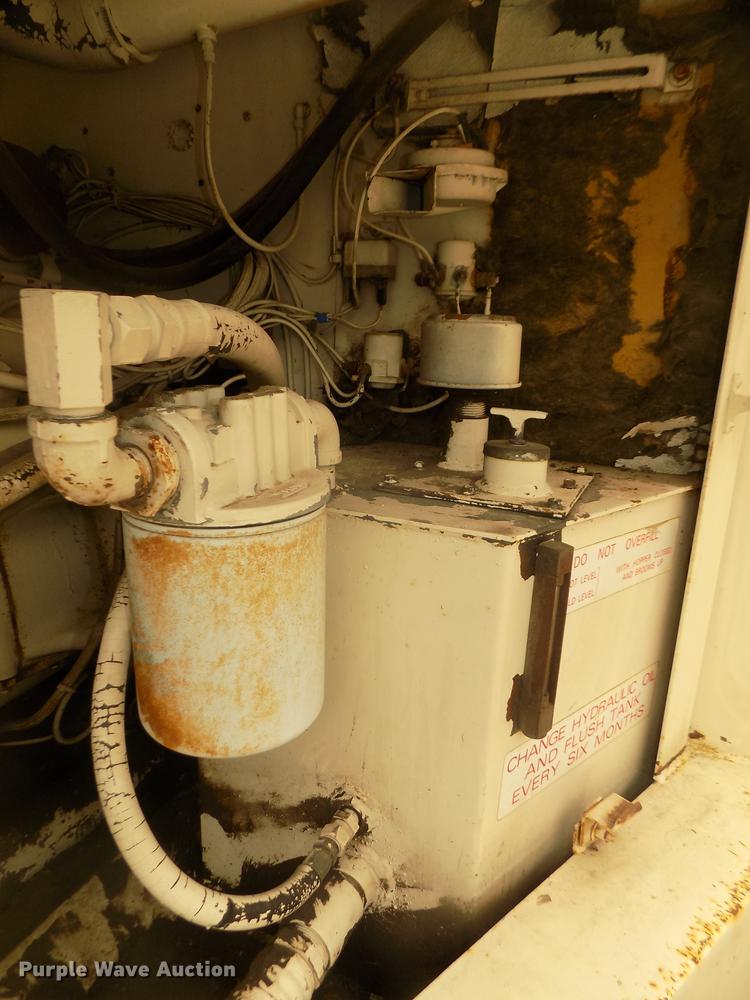 image for item DD2799 Elgin White Wing T street sweeper