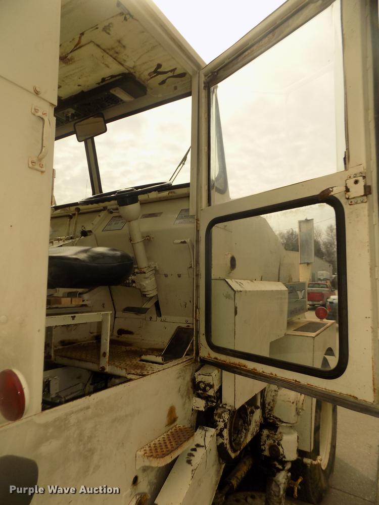 image for item DD2799 Elgin White Wing T street sweeper