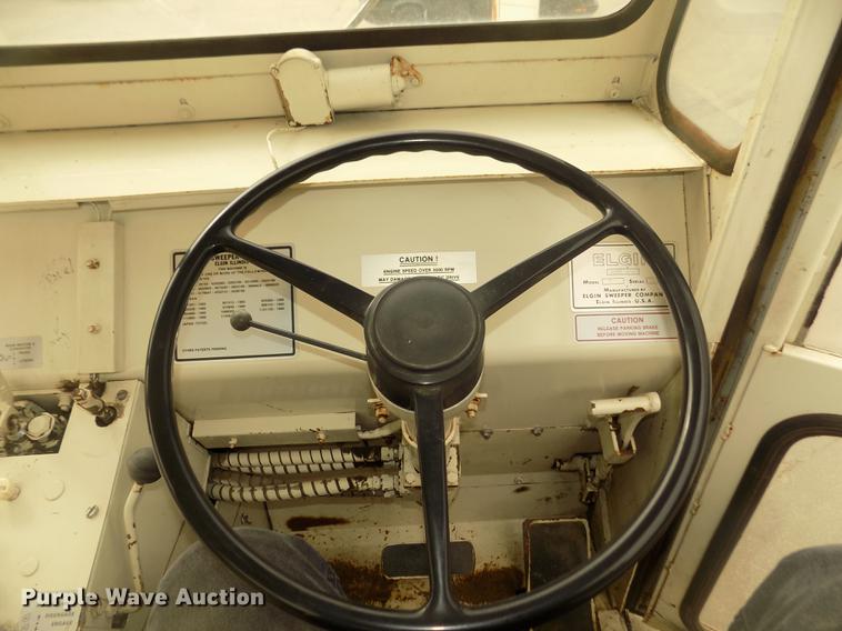 image for item DD2799 Elgin White Wing T street sweeper