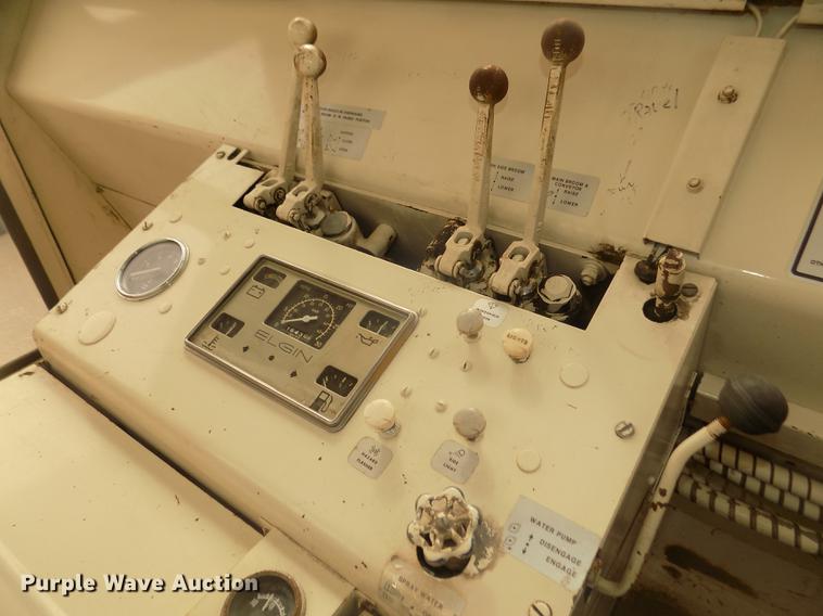 image for item DD2799 Elgin White Wing T street sweeper