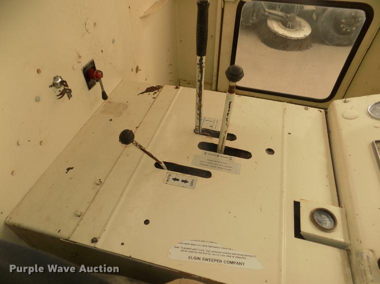 image for item DD2799 Elgin White Wing T street sweeper