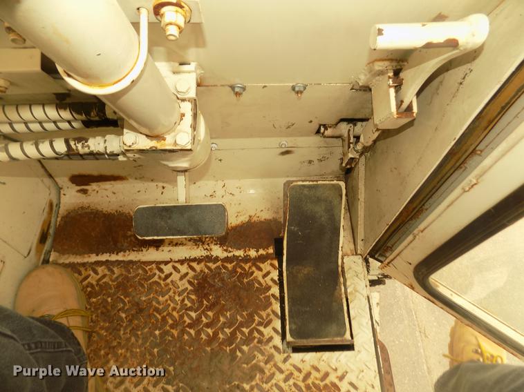 image for item DD2799 Elgin White Wing T street sweeper