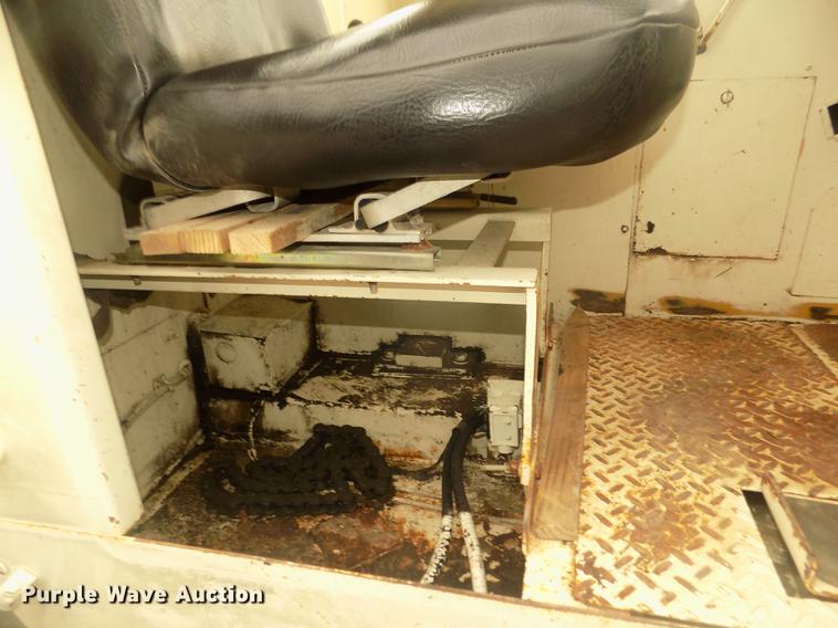 image for item DD2799 Elgin White Wing T street sweeper